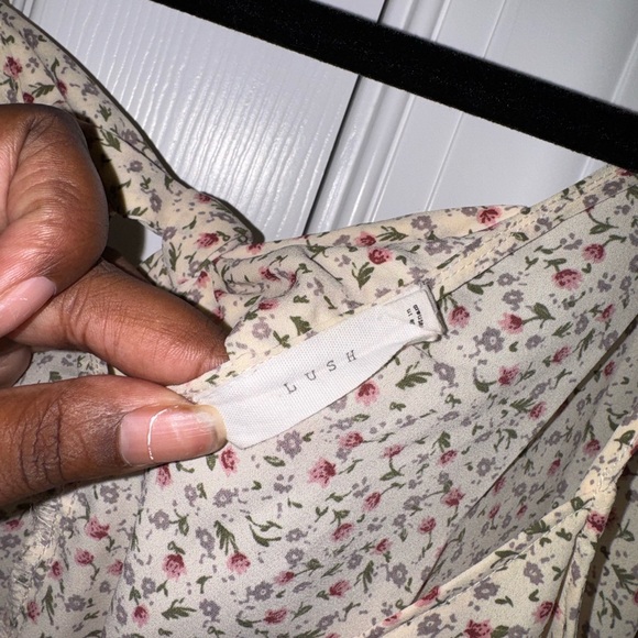 Lush Cream Floral Camisole Top - Picture 3 of 3